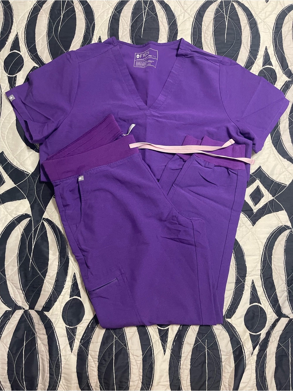 FIGS Ultra Violet Casma Scrub Top & Zamora Jogger Set Size Large